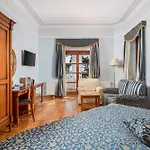 Miramar Hotel 4*