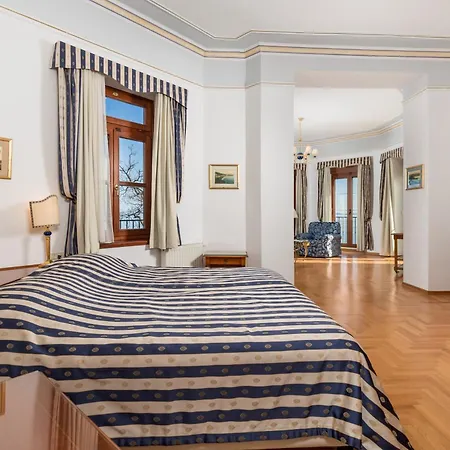 Miramar Hotel 4*