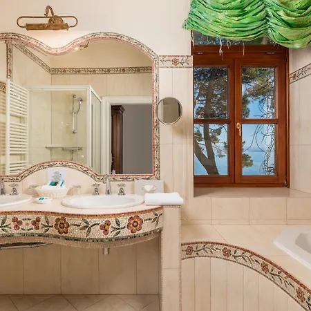Miramar Hotel 4*